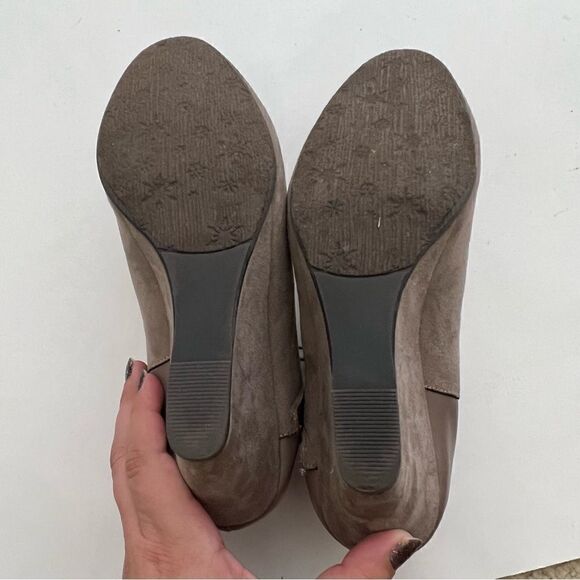 Chinese Laundry Brown Suede Ankle Edge Bootie Women’s Size 7 - Picture 8 of 10
